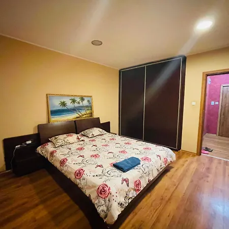 Тhe House Of Flowers Apartamento Ruse